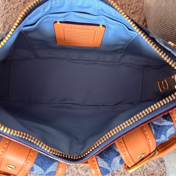 Coach Ashton Bag in Signature Denim - Picture 5 of 5